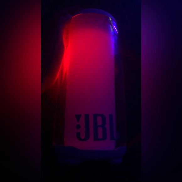 JBL Pulse 5 Speaker with LED Light Show - Picture 5 of 6